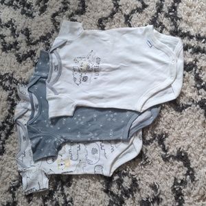 Gerber organic cotton 3-6 months elephant and jungle pattern onesie bundle